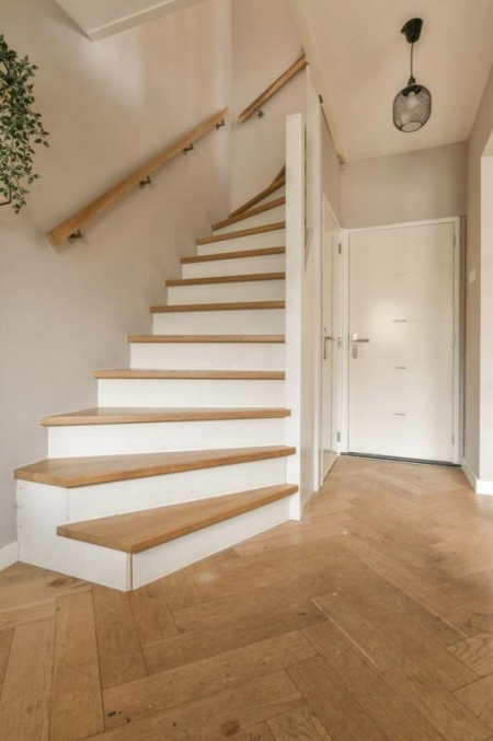 Comment r&eacute;ussir la r&eacute;novation de vos escaliers en bois ?