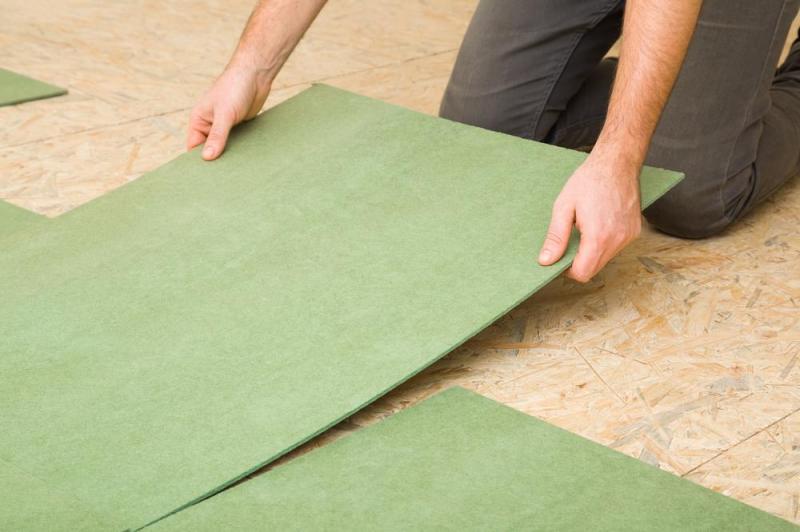 Le plancher en panneaux OSB constitue une alternative technique au parquet traditionnel &agrave; Asni&egrave;res-sur-Seine