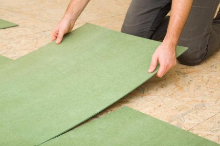 Le plancher en panneaux OSB constitue une alternative technique au parquet traditionnel &agrave; Asni&egrave;res-sur-Seine